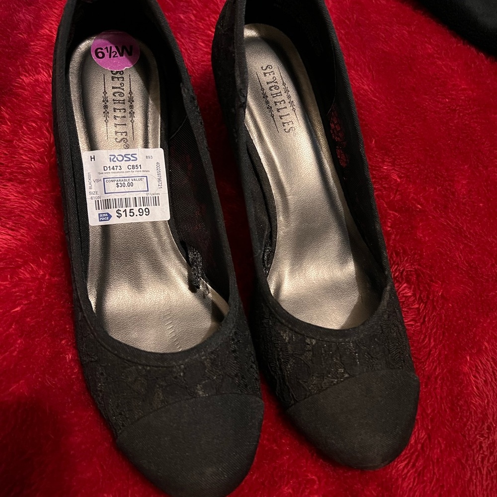 Seychelles Women's Black Lace wedged heels